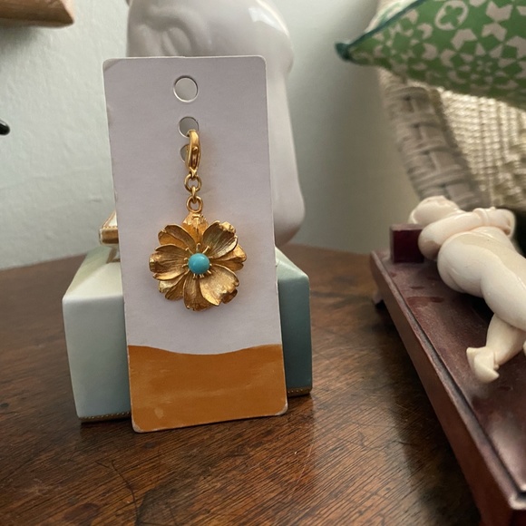 Gold Tone Flower pendant Turquoise center Anthro - Picture 10 of 11